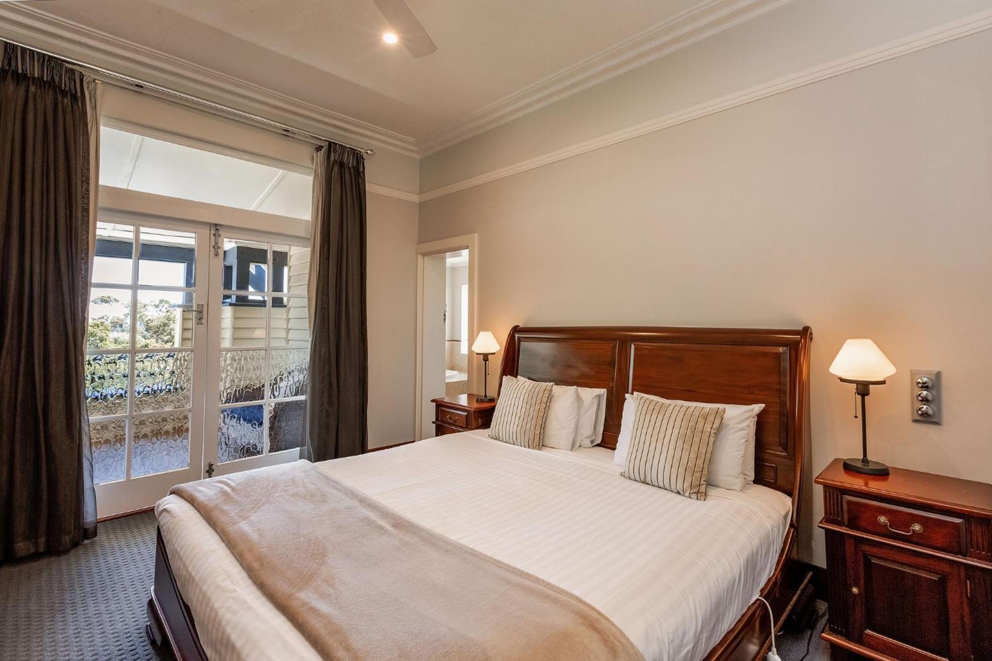 Caves House Hotel & Apartments Йоллінгап Екстер'єр фото